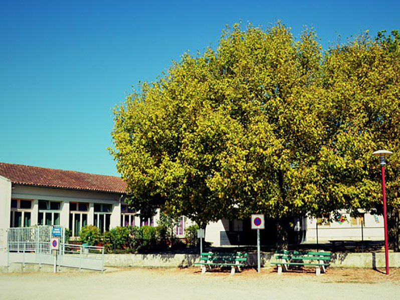 Extérieur de l'école de Fabas en Tarn et Garonne